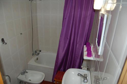 Habitación Doble Económica - 1 o 2 camas del hotel El Sombrerito. Foto 3