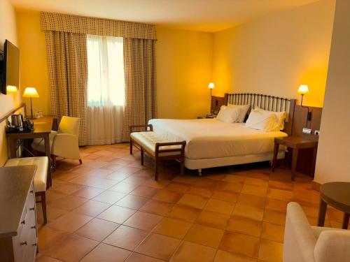 Habitación Doble Superior del hotel Sercotel Toledo Renacimiento. Foto 1