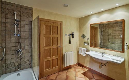 Habitación Doble Superior del hotel Sercotel Toledo Renacimiento. Foto 4
