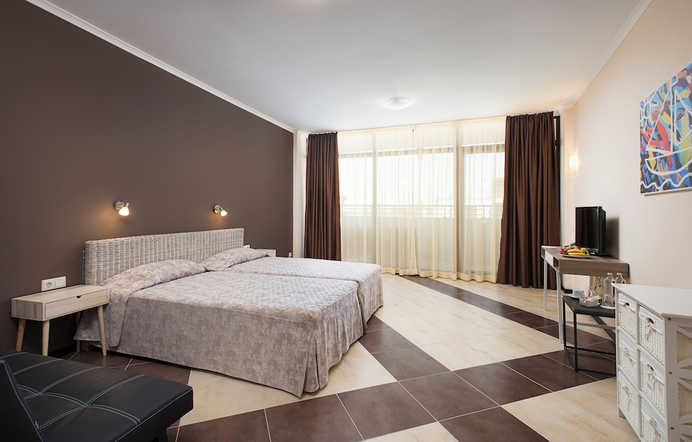 Habitación Meliá vistas a la calle del hotel Meliá Sunny Beach Resort
