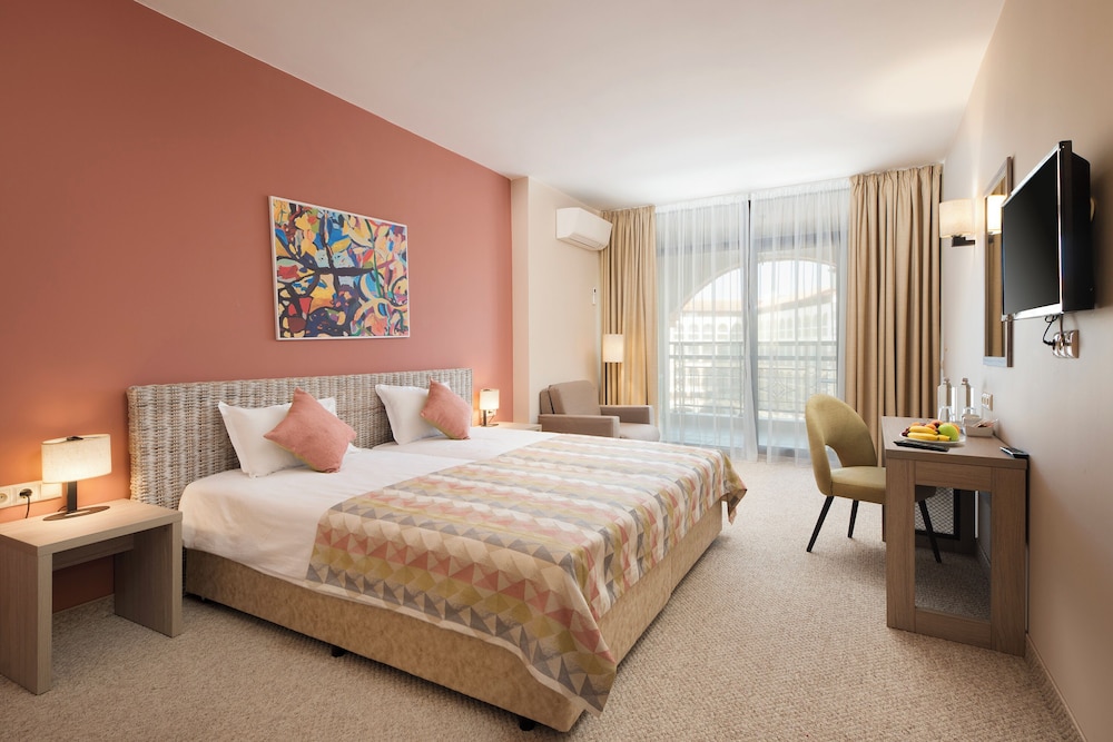 Habitación Meliá vistas a la calle del hotel Meliá Sunny Beach Resort. Foto 1