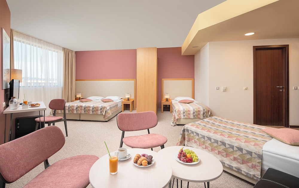 Suite Junior vistas a la calle del hotel Meliá Sunny Beach Resort
