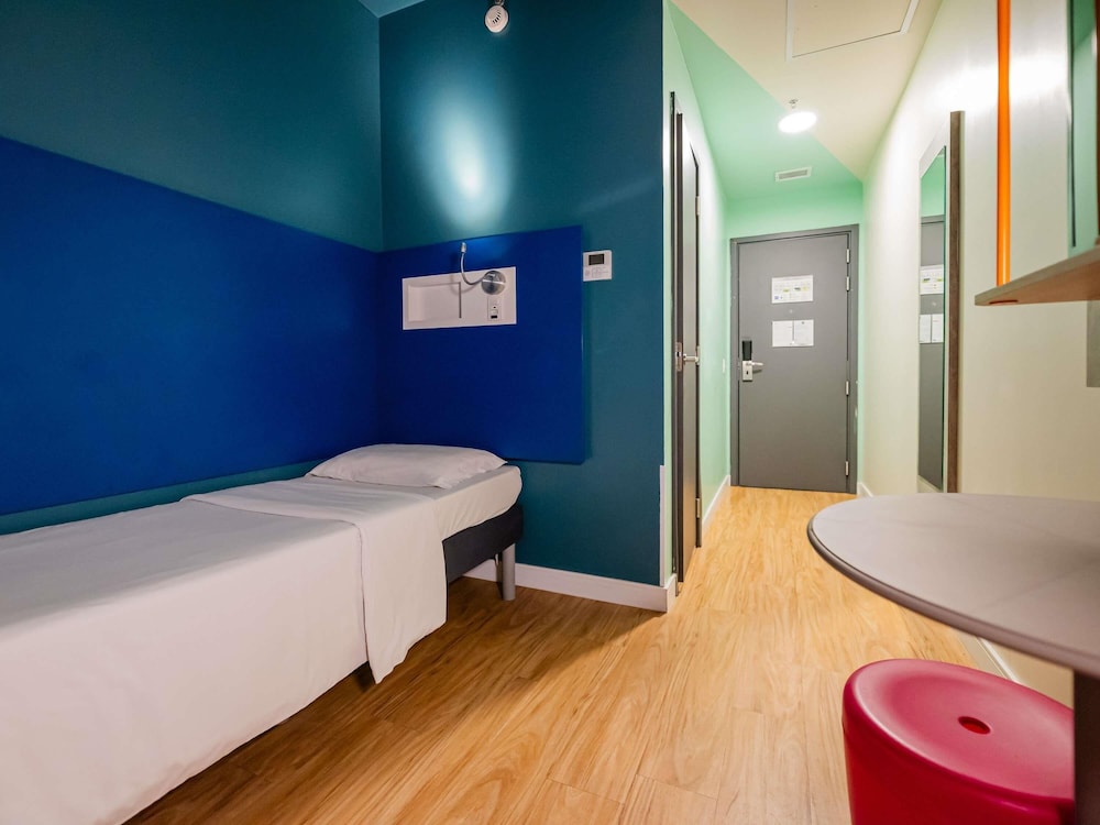 Apartamento con dos camas individuales del hotel Ibis Budget Santos Gonzaga. Foto 7