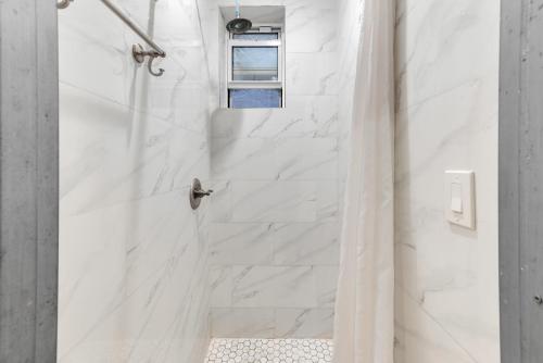 Habitación Doble Deluxe con baño compartido - No fumadores del hotel Morris Guest House. Foto 8