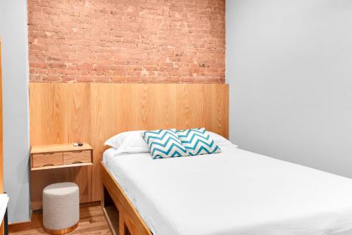 Habitación Doble Deluxe con baño compartido - No fumadores del hotel Morris Guest House. Foto 11