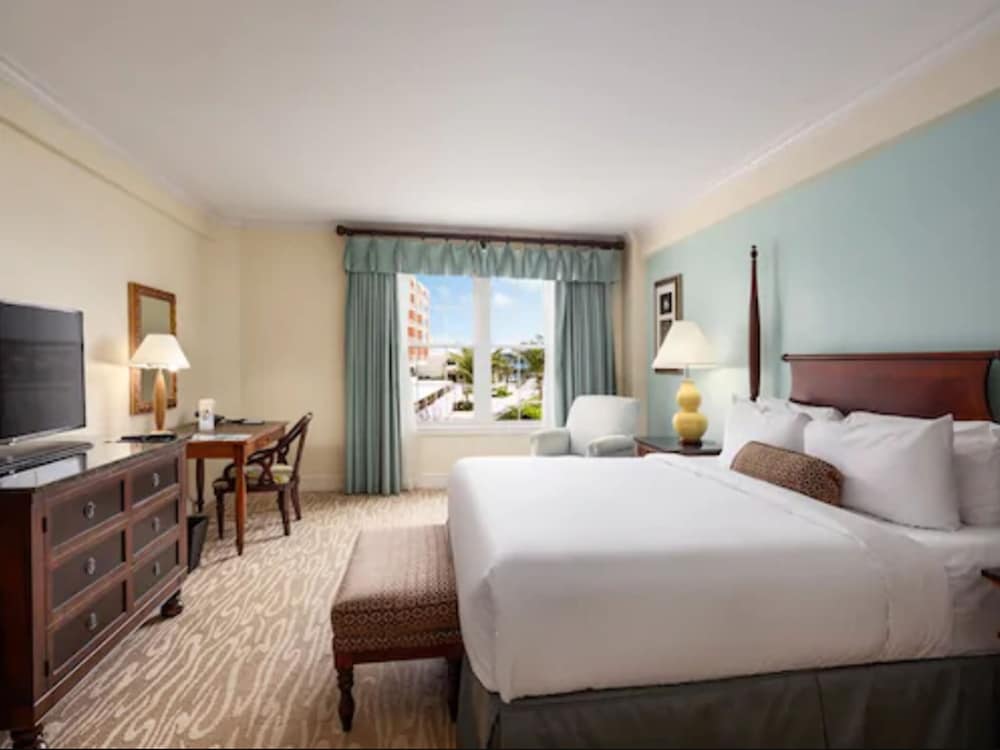 FAIRMONT - King Vistas a la ciudad, 350SF 32SM del hotel Hamilton Princess and Beach Club - A Fairmont Managed. Foto 1
