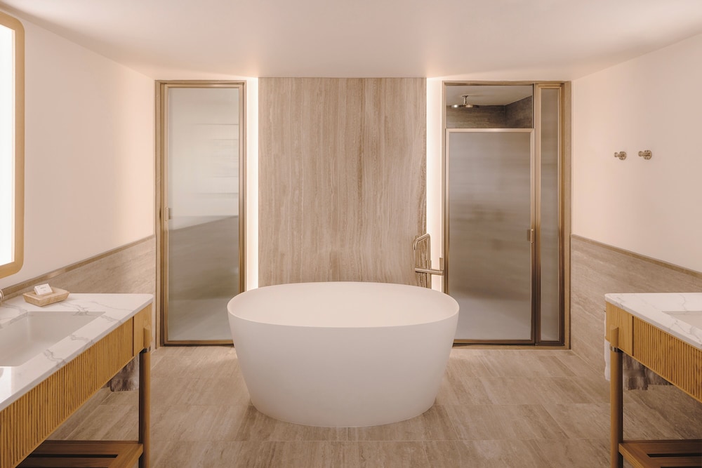 FAIRMONT GOLD SIGNATURE SUITE King, Vistas a la bahía, Acceso al Salón Gold, Recién renovada, 690SF 64SM del hotel Hamilton Princess and Beach Club - A Fairmont Managed. Foto 7
