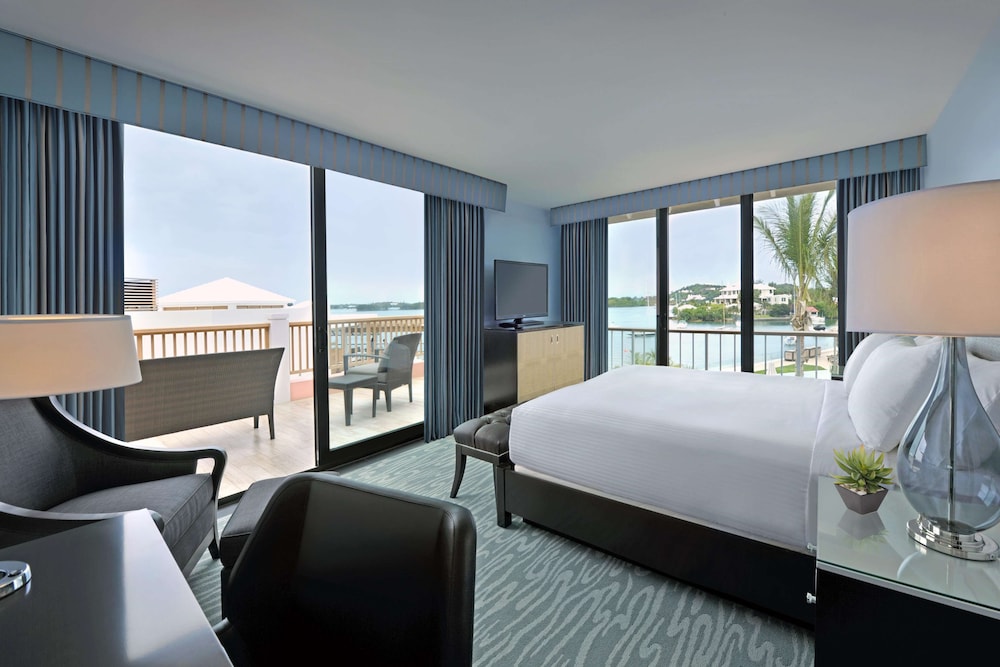 PATIENCE SUITE DE 2 DORMITORIOS 2 Kings, Vistas al puerto, Balcón envolvente, 2 Baños, 1200SF 111SM del hotel Hamilton Princess and Beach Club - A Fairmont Managed. Foto 2