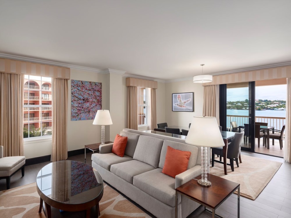 FAIRMONT GOLD HARBORVIEW SUITE 2 Dobles, Balcón amplio, Acceso al Salón Gold 725SF 67SM del hotel Hamilton Princess and Beach Club - A Fairmont Managed. Foto 4
