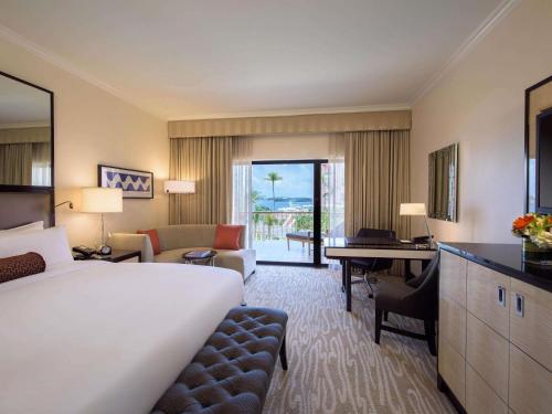 FAIRMONT GOLD HARBORVIEW King - Salón Gold con desayuno, té de la tarde, canapés, 375SF 34SM del hotel Hamilton Princess and Beach Club - A Fairmont Managed