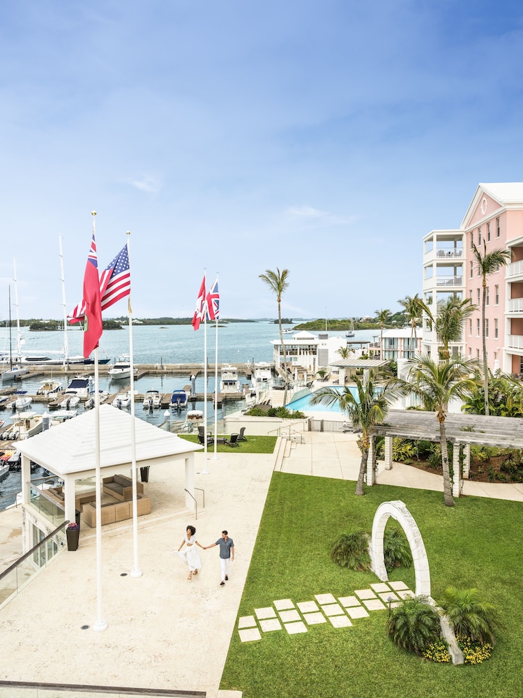 MARINA SUITE 2 Dobles 1 Queen, Vistas al puerto, 2 Baños, Sofá - cama, 712SF 66SM del hotel Hamilton Princess and Beach Club - A Fairmont Managed. Foto 4