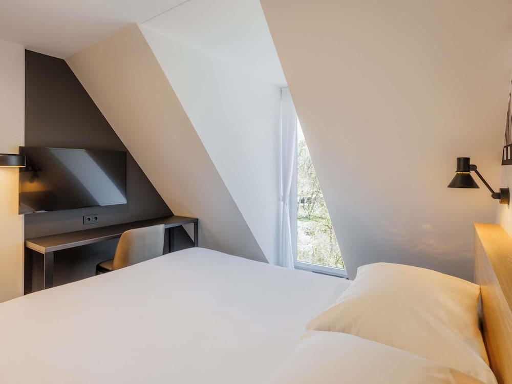 Habitación Standard de nuevo diseño con 1 cama queen size del hotel ibis Styles Tallinn. Foto 6