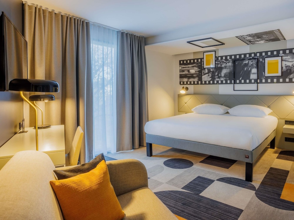 Habitación Premium de nuevo diseño con 1 cama doble y sofá cama del hotel ibis Styles Tallinn
