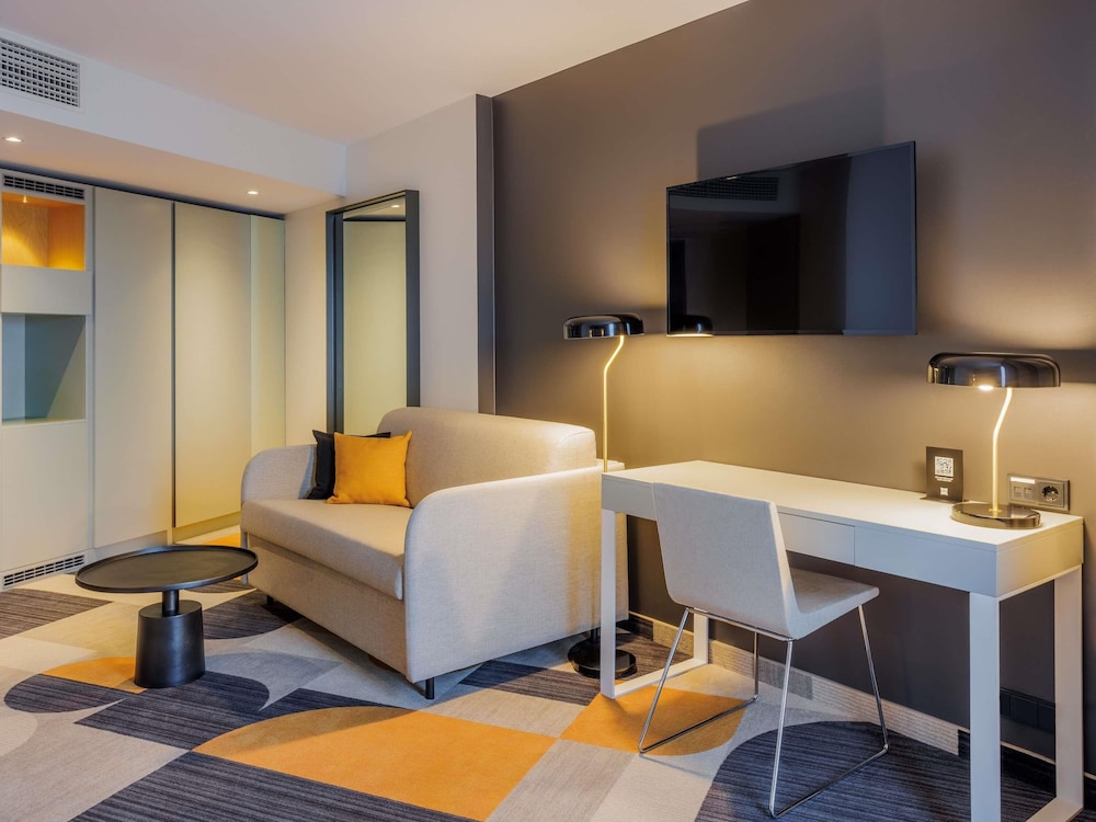 Habitación Premium de nuevo diseño con 1 cama doble y sofá cama del hotel ibis Styles Tallinn. Foto 2