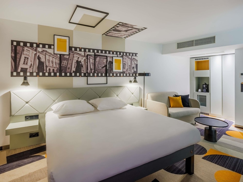 Habitación Premium de nuevo diseño con 1 cama doble, sofá cama y sauna en la habitación del hotel ibis Styles Tallinn. Foto 1