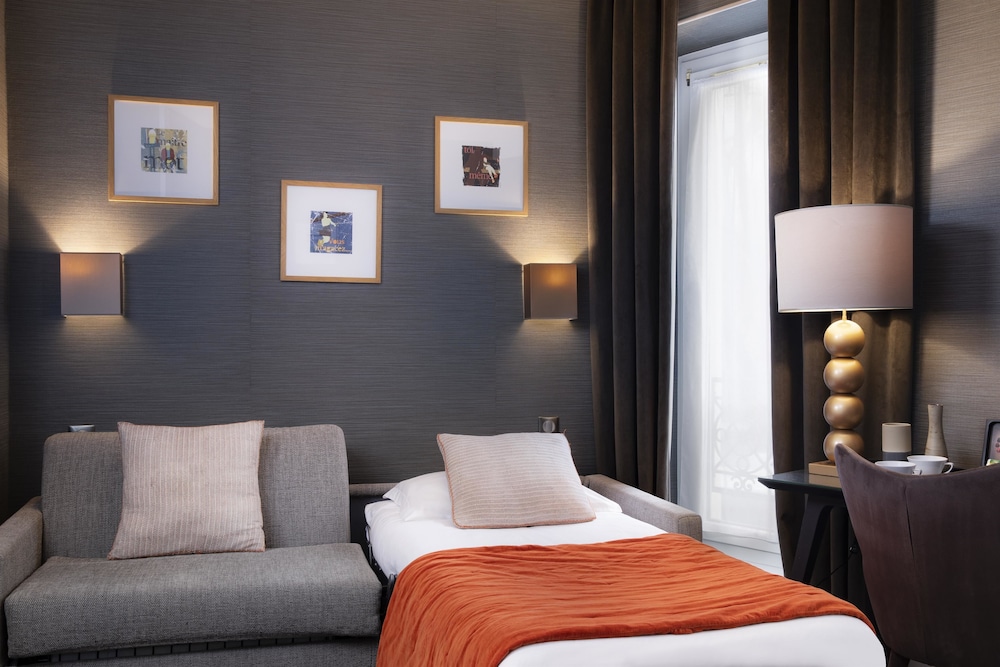 Habitación Deluxe con 1 cama doble o 2 individuales del hotel Plaza Etoile. Foto 1