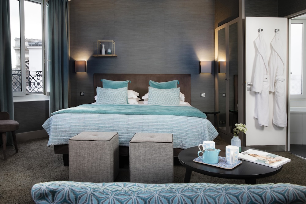 Habitación Deluxe con 1 cama doble o 2 individuales del hotel Plaza Etoile. Foto 3