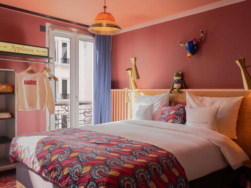 Habitación mediana del hotel 25hours Hotel Terminus Nord