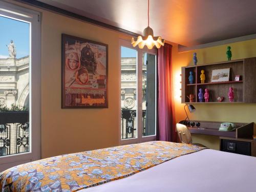 Large Room with Balcony and Paris View del hotel 25hours Hotel Terminus Nord. Foto 2
