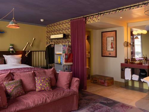 Extra Large Room with Balcony and Paris View del hotel 25hours Hotel Terminus Nord. Foto 4
