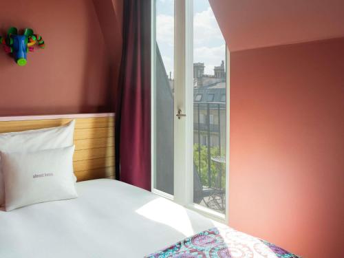 Small Room with City View del hotel 25hours Hotel Terminus Nord