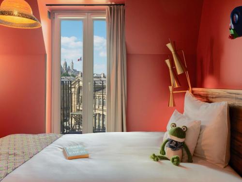 Small Room with City View del hotel 25hours Hotel Terminus Nord. Foto 1