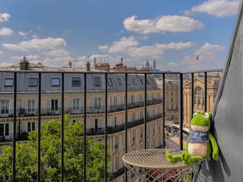 Small Room with City View del hotel 25hours Hotel Terminus Nord. Foto 2