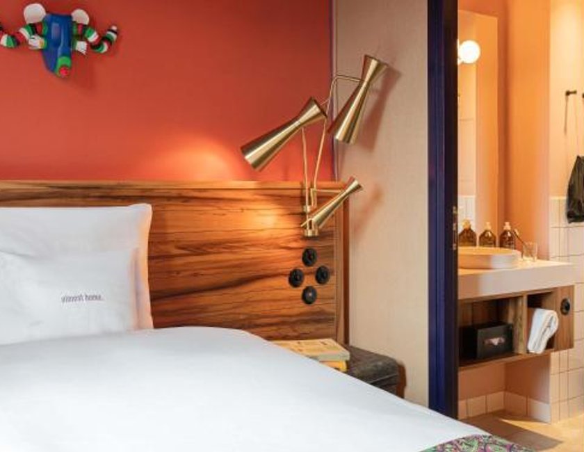 Habitación Mediana Plus del hotel 25hours Hotel Terminus Nord. Foto 3