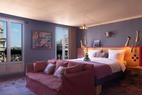 Extra Large Room with Balcony and Paris View del hotel 25hours Hotel Terminus Nord. Foto 5