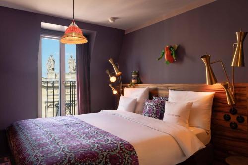Medium Room with Paris View del hotel 25hours Hotel Terminus Nord. Foto 1