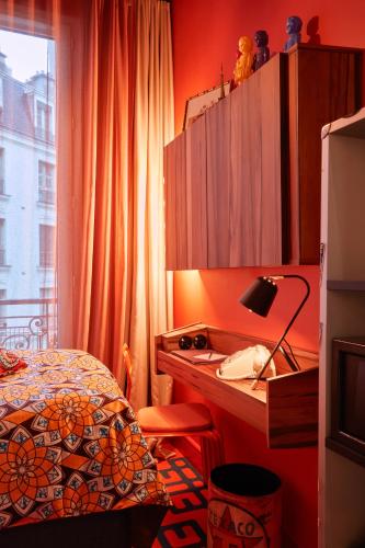 Habitación pequeña del hotel 25hours Hotel Terminus Nord. Foto 8
