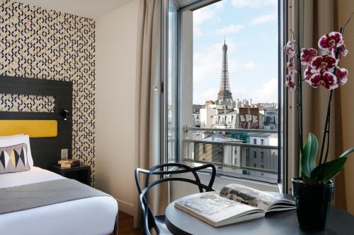 Estudio con vistas a la torre Eiffel del hotel Citadines Tour Eiffel Paris. Foto 3