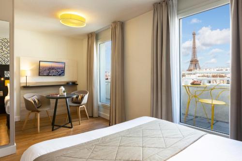 Estudio con balcón y vistas a la Torre Eiffel del hotel Citadines Tour Eiffel Paris. Foto 8