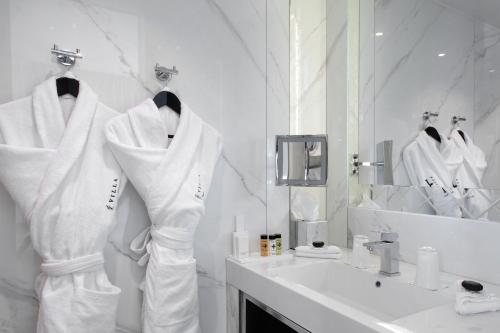 Habitación Doble Deluxe del hotel La Villa Haussmann. Foto 3