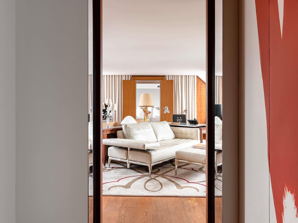 Suite en planta ático del hotel Le Royal Monceau - Raffles Paris. Foto 5