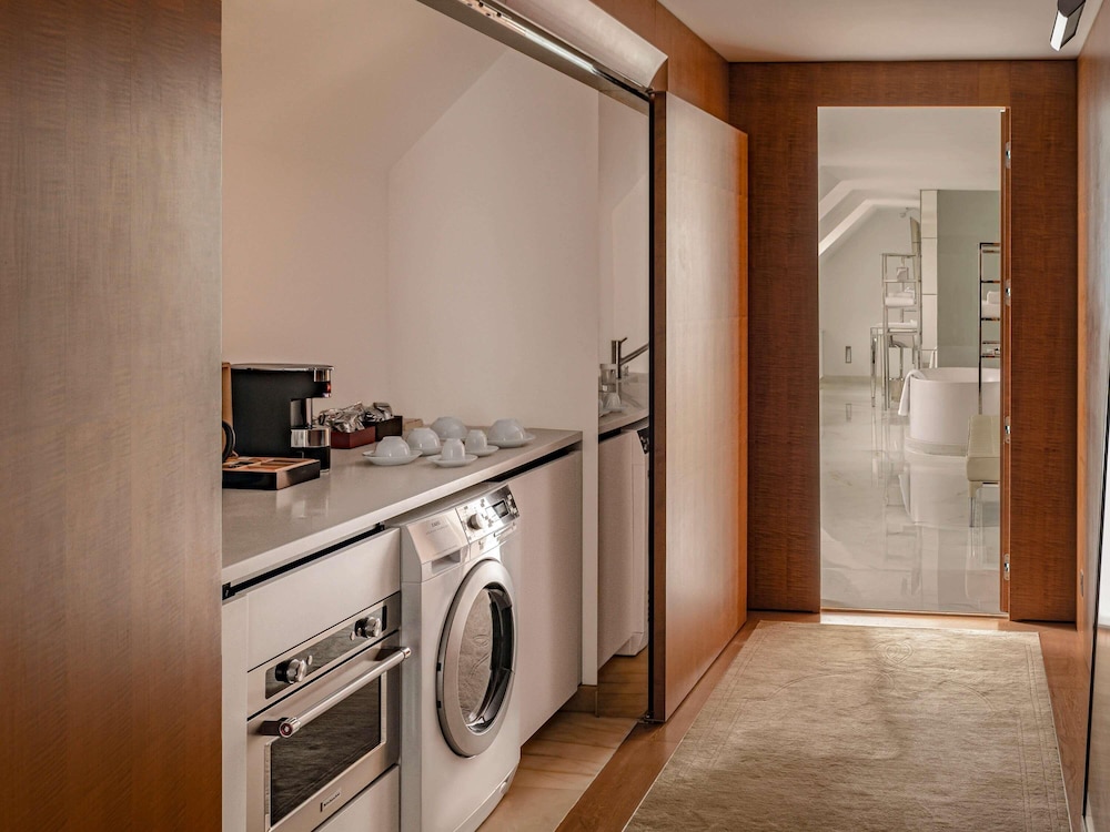 Suite en planta ático del hotel Le Royal Monceau - Raffles Paris. Foto 6