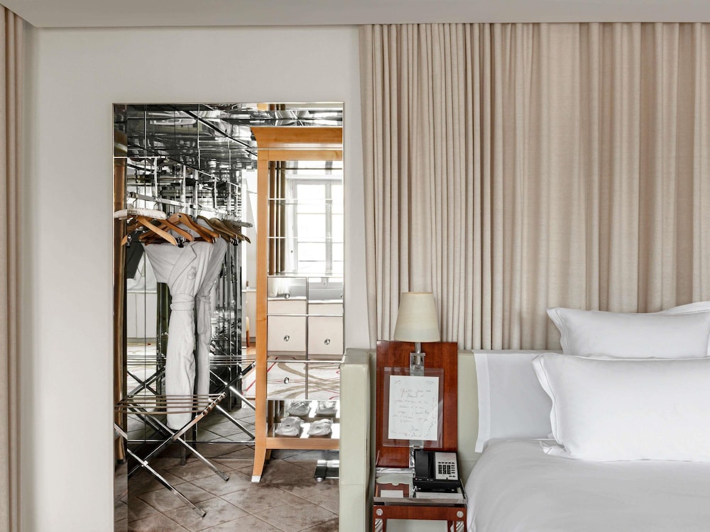 Suite en planta ático del hotel Le Royal Monceau - Raffles Paris. Foto 7