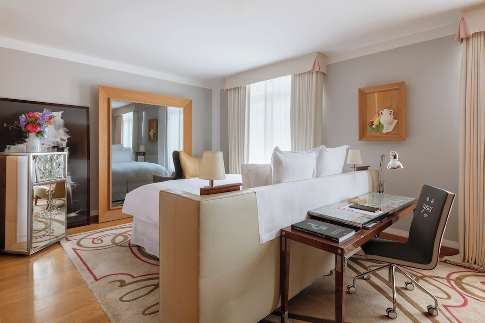Habitación Deluxe Collection del hotel Le Royal Monceau - Raffles Paris. Foto 1