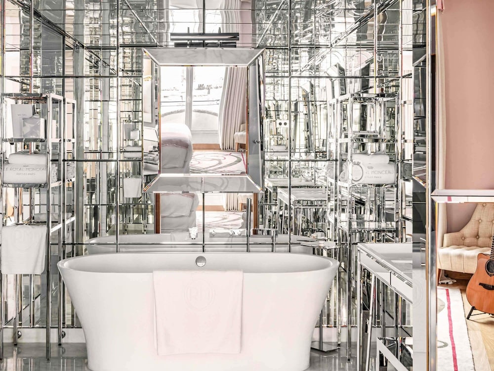 Suite Junior del hotel Le Royal Monceau - Raffles Paris. Foto 3