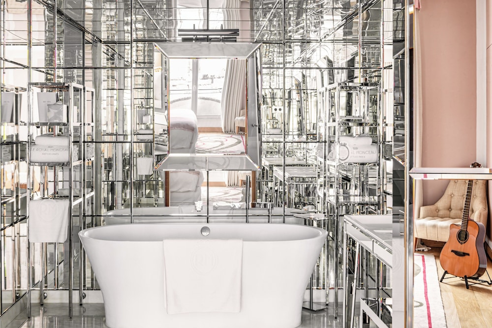 Suite Junior del hotel Le Royal Monceau - Raffles Paris. Foto 8