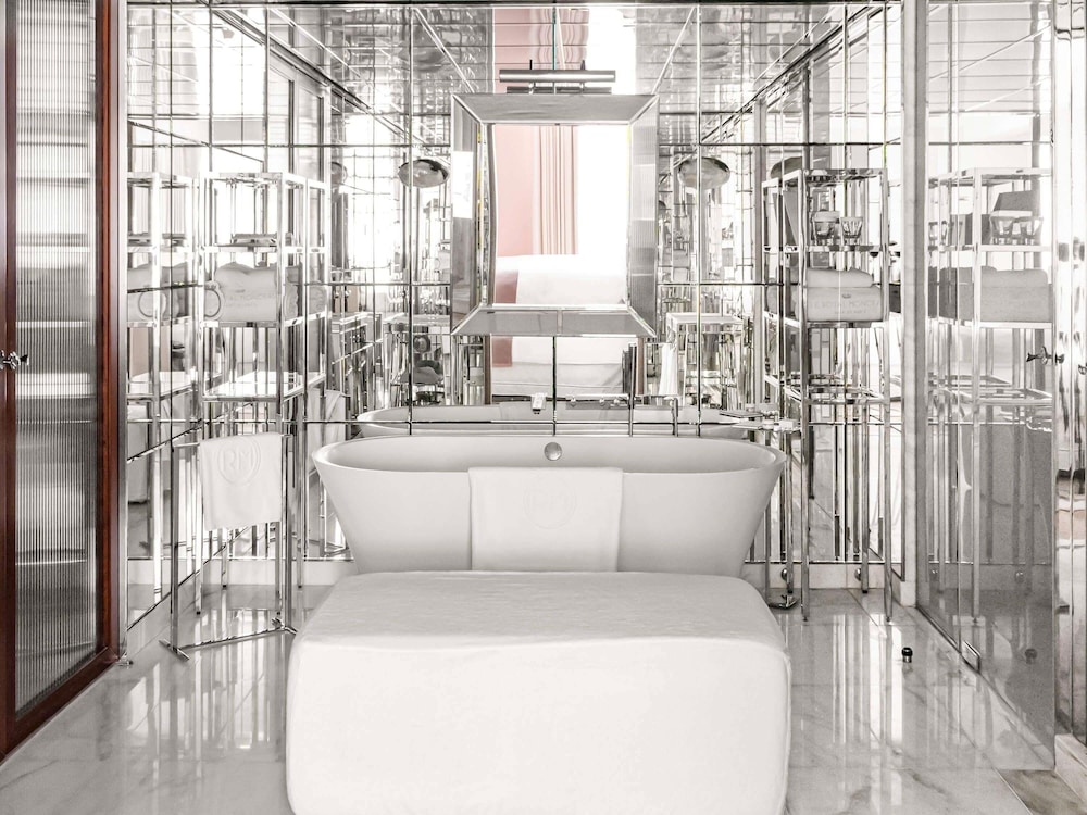 Suite Prestige del hotel Le Royal Monceau - Raffles Paris. Foto 3