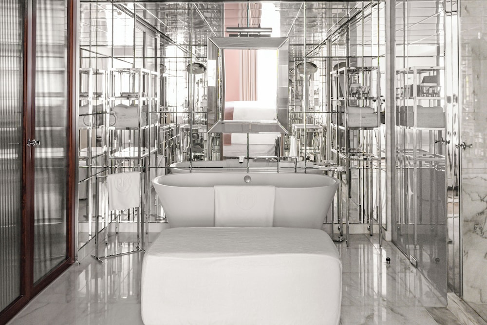 Suite Prestige del hotel Le Royal Monceau - Raffles Paris. Foto 10
