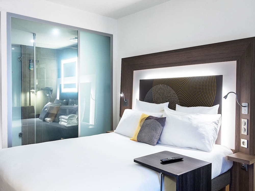 Habitación superior, 1 cama doble con sofá cama del hotel Novotel Les Halles. Foto 5