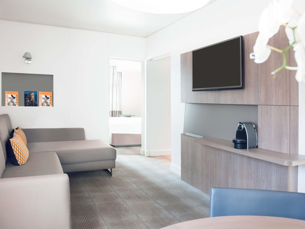 Suite, 1 cama de matrimonio con sofá cama del hotel Novotel Les Halles