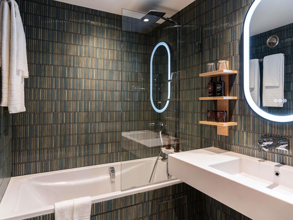 Habitación ejecutiva, 2 camas de matrimonio del hotel Novotel Les Halles. Foto 2