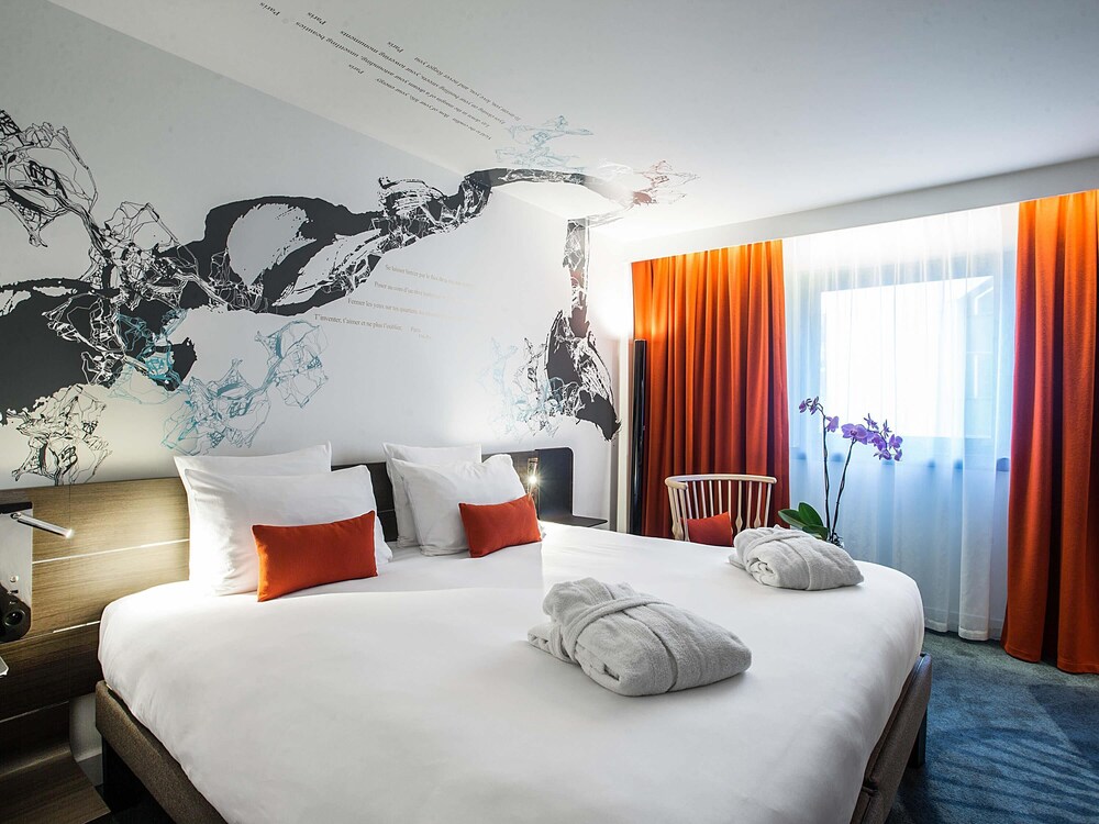 Habitación ejecutiva, 1 cama de matrimonio grande del hotel Novotel Les Halles. Foto 7