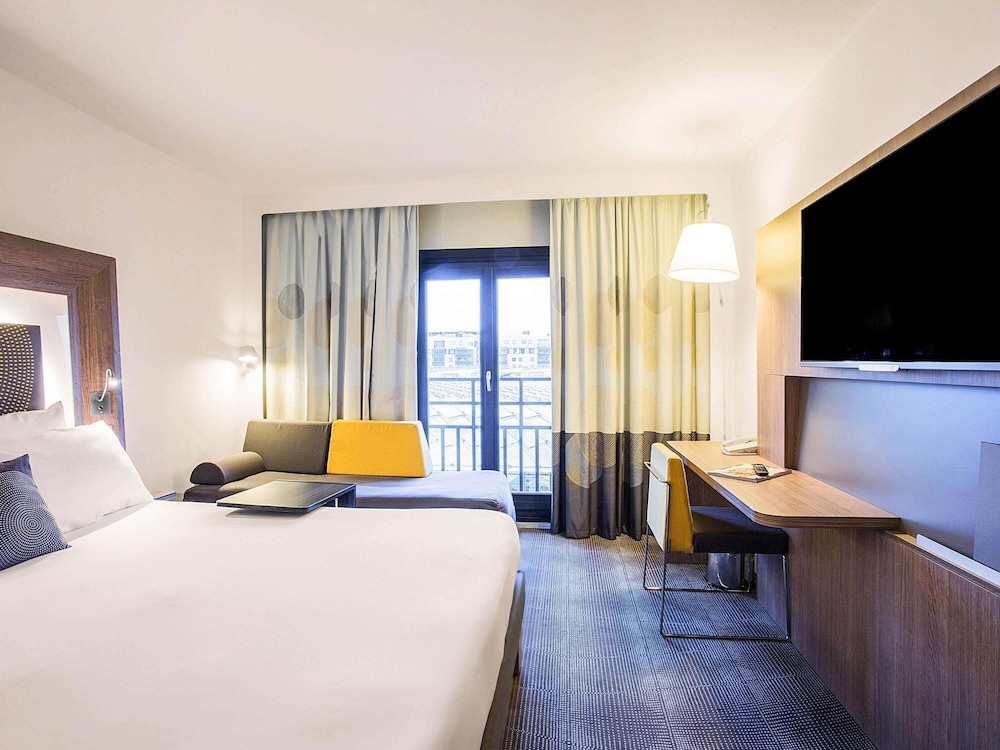 Habitación superior, 1 cama doble con sofá cama del hotel Novotel Les Halles. Foto 5