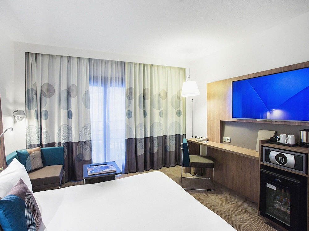 Habitación superior, 1 cama doble con sofá cama del hotel Novotel Les Halles. Foto 6