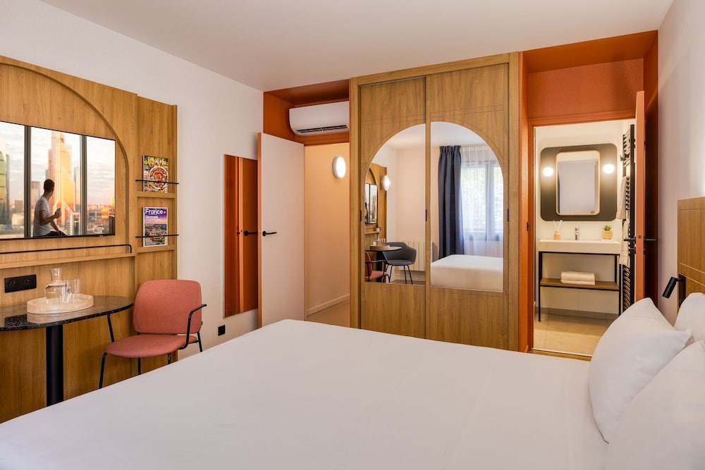 Estudio Deluxe, balcón del hotel Citadines Bastille Gare De Lyon. Foto 2