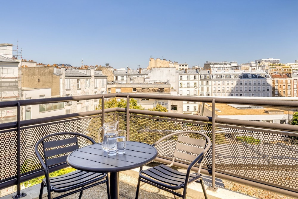 Estudio Deluxe, balcón del hotel Citadines Bastille Gare De Lyon. Foto 6